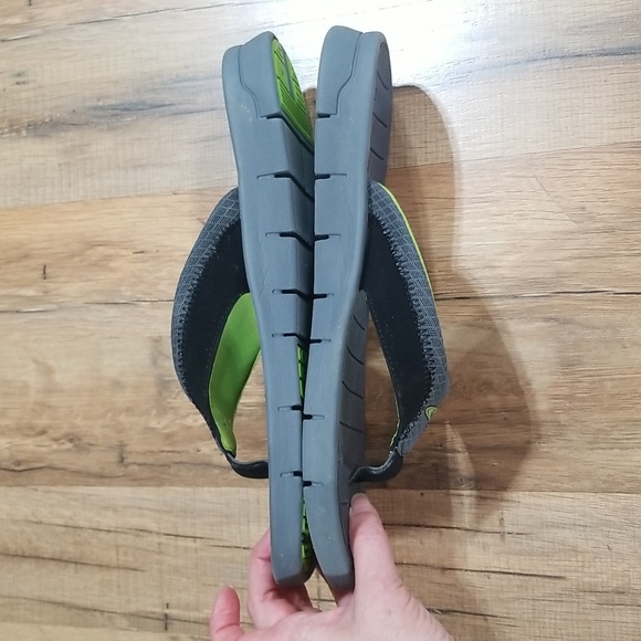 O"NEILL Gray & Green Flip Flop Sandals - Picture 5 of 10